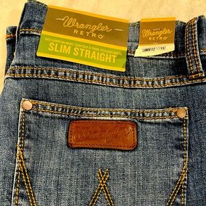 BRAND NEW WRANGLER RETRO SLIM STRAIGHT